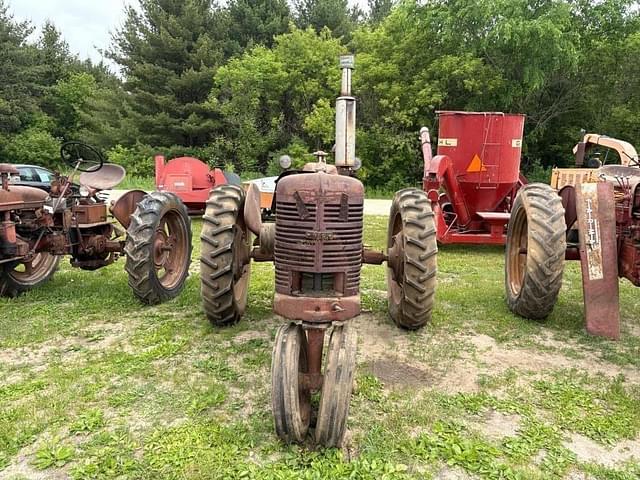 Image of Farmall M equipment image 1