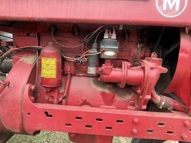 Image of Farmall M equipment image 3