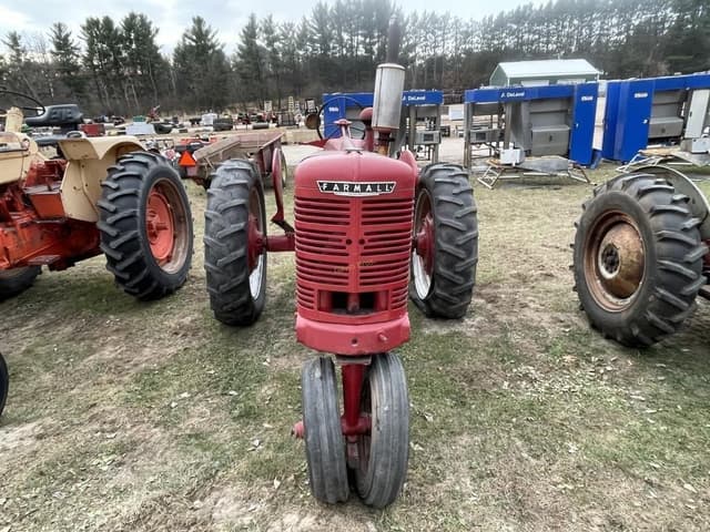 Image of Farmall M equipment image 1
