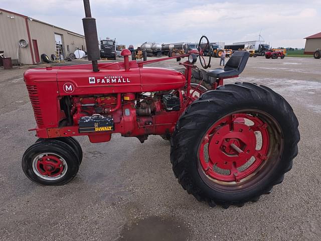 Image of Farmall M equipment image 1