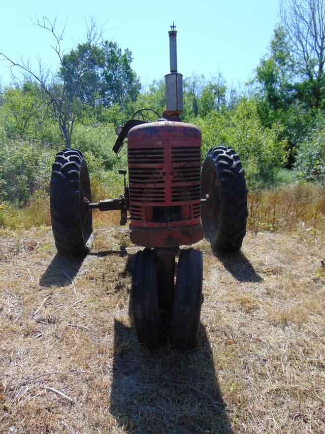 Image of Farmall M equipment image 1