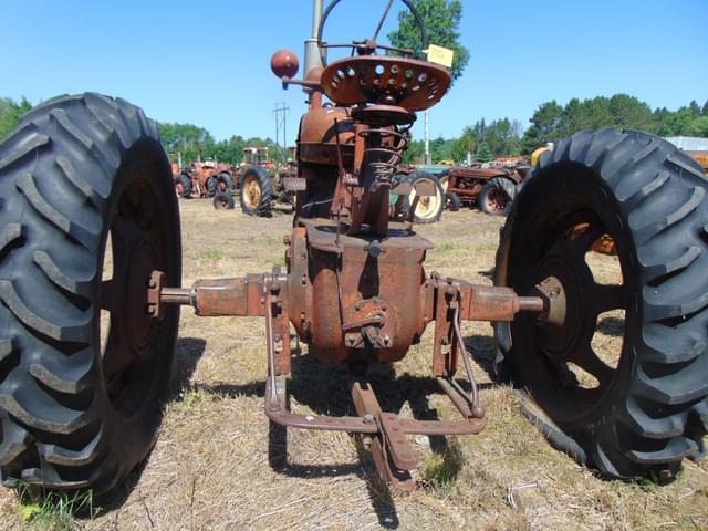 Image of Farmall M equipment image 3