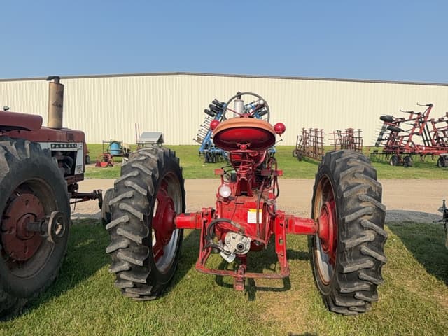 Image of Farmall M equipment image 4