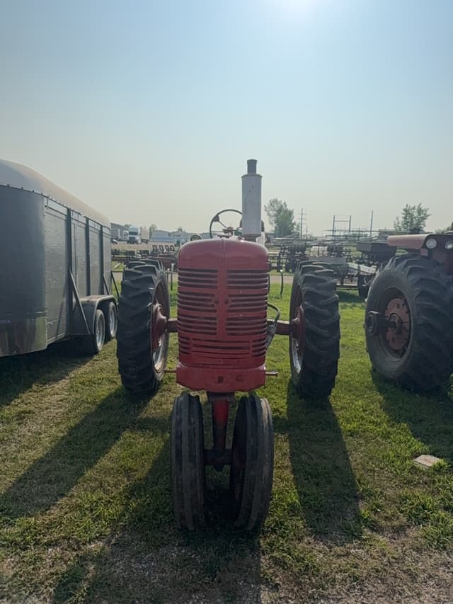 Image of Farmall M equipment image 1