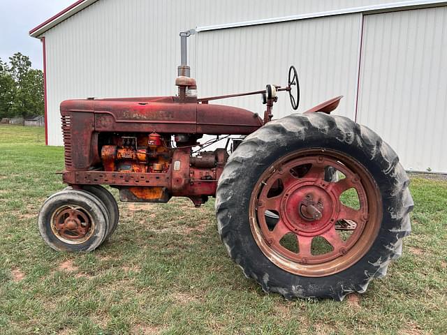 Image of Farmall M equipment image 2