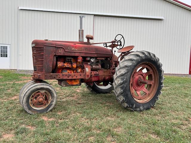 Image of Farmall M equipment image 1