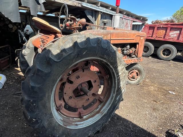 Image of Farmall M equipment image 4