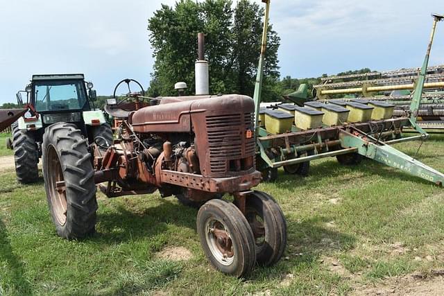 Image of Farmall M equipment image 2