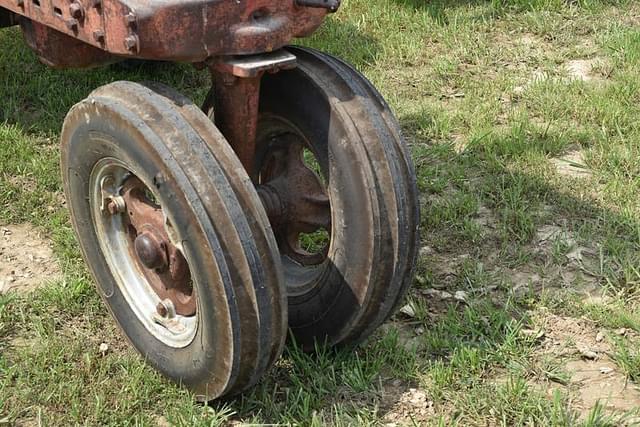 Image of Farmall M equipment image 3