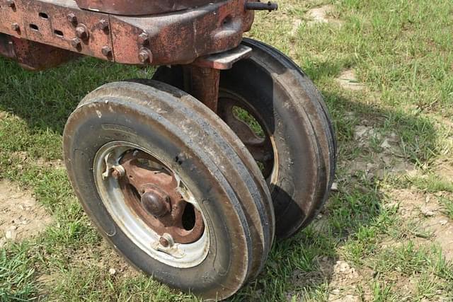 Image of Farmall M equipment image 4