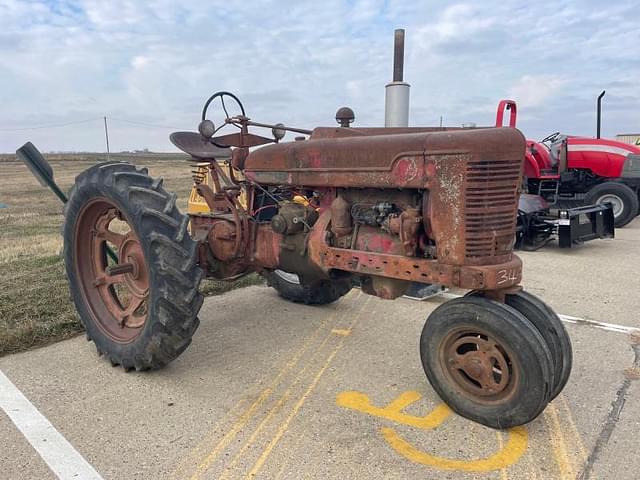 Image of Farmall M equipment image 2