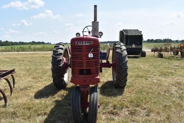Image of Farmall M equipment image 1