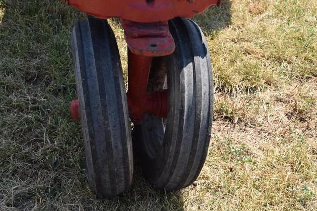 Image of Farmall M equipment image 4
