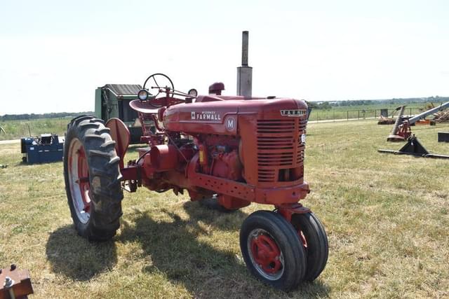 Image of Farmall M equipment image 2