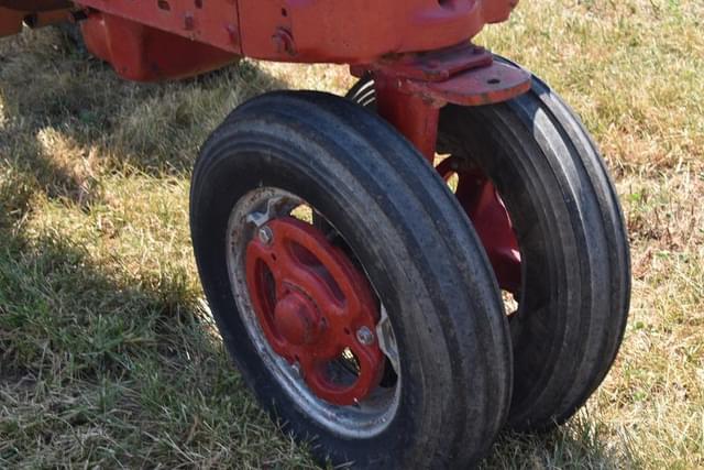 Image of Farmall M equipment image 3