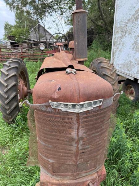 Image of Farmall M equipment image 4
