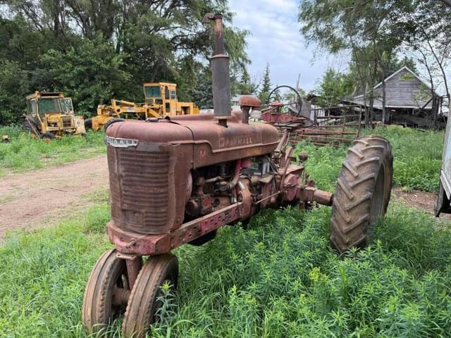 Image of Farmall M equipment image 1