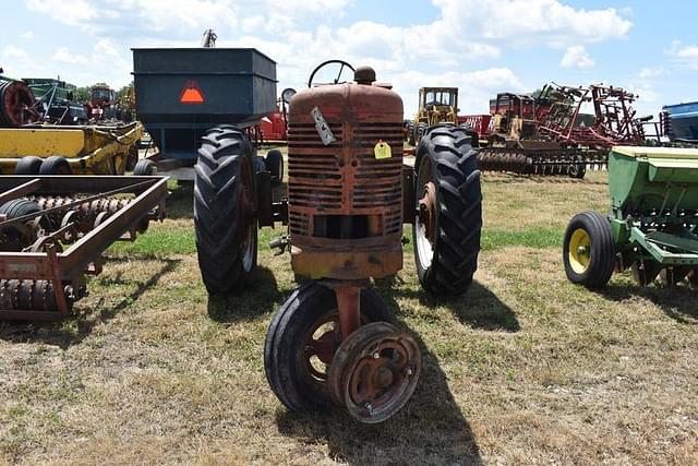 Image of Farmall M equipment image 1