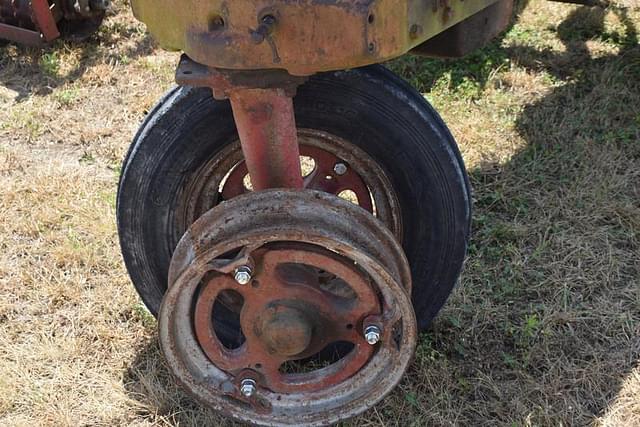 Image of Farmall M equipment image 3