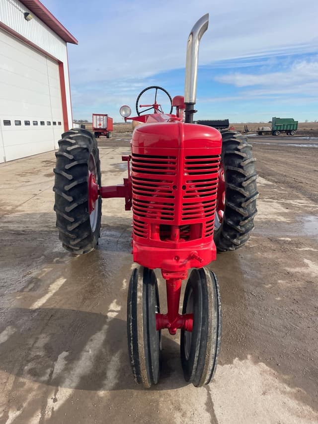 Image of Farmall M equipment image 1