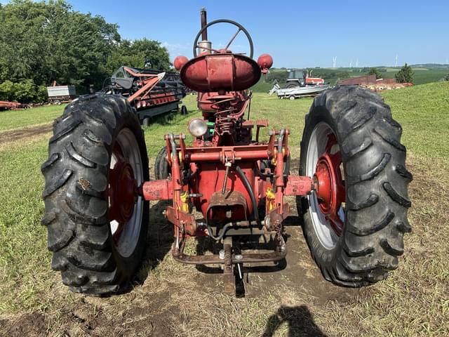 Image of Farmall M equipment image 3