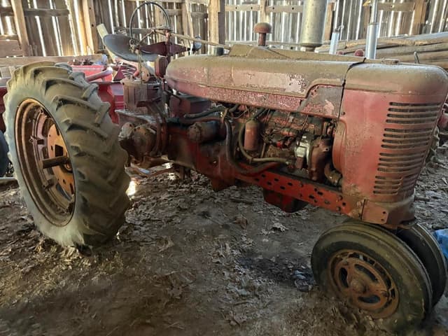 Image of Farmall M equipment image 1