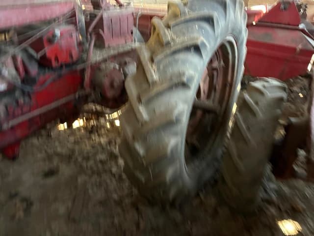 Image of Farmall M equipment image 4