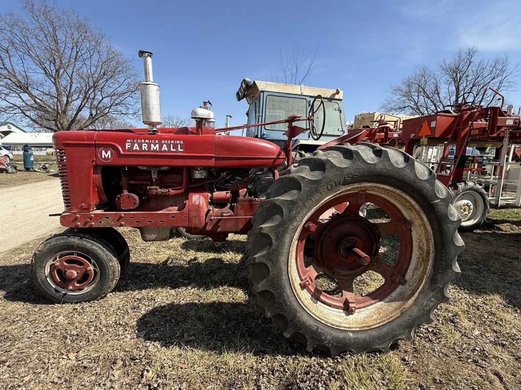 Farmall M Equipment Image0