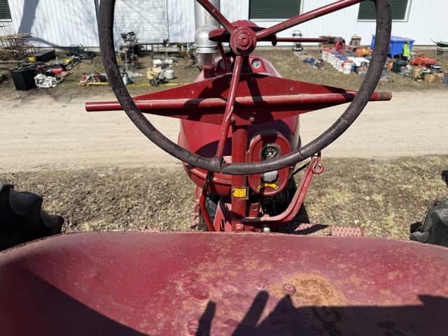 Image of Farmall M equipment image 4