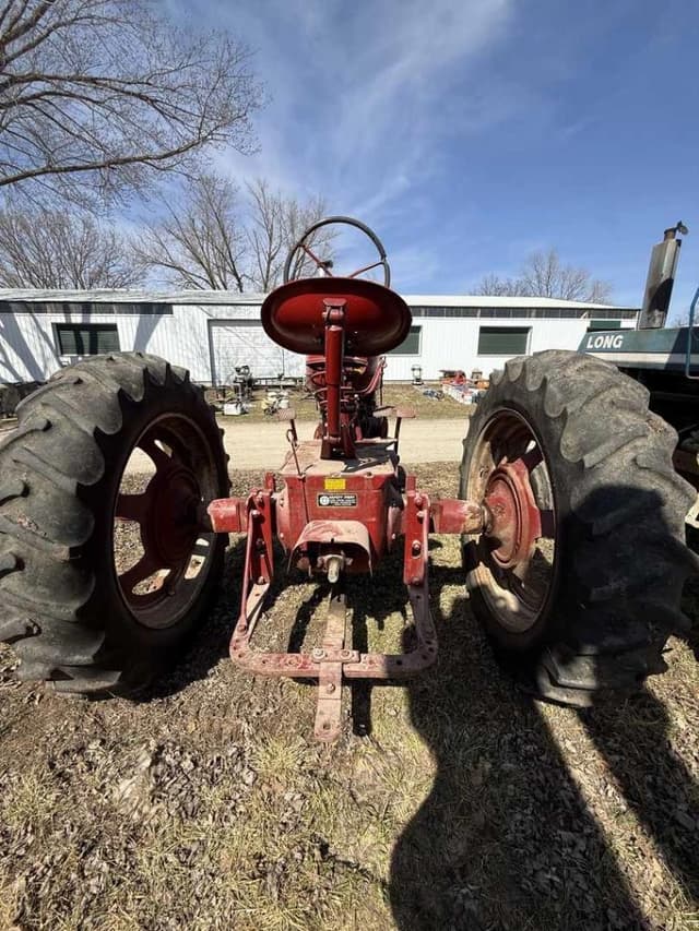 Image of Farmall M equipment image 3