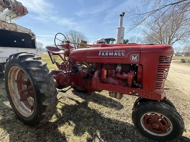 Image of Farmall M equipment image 2