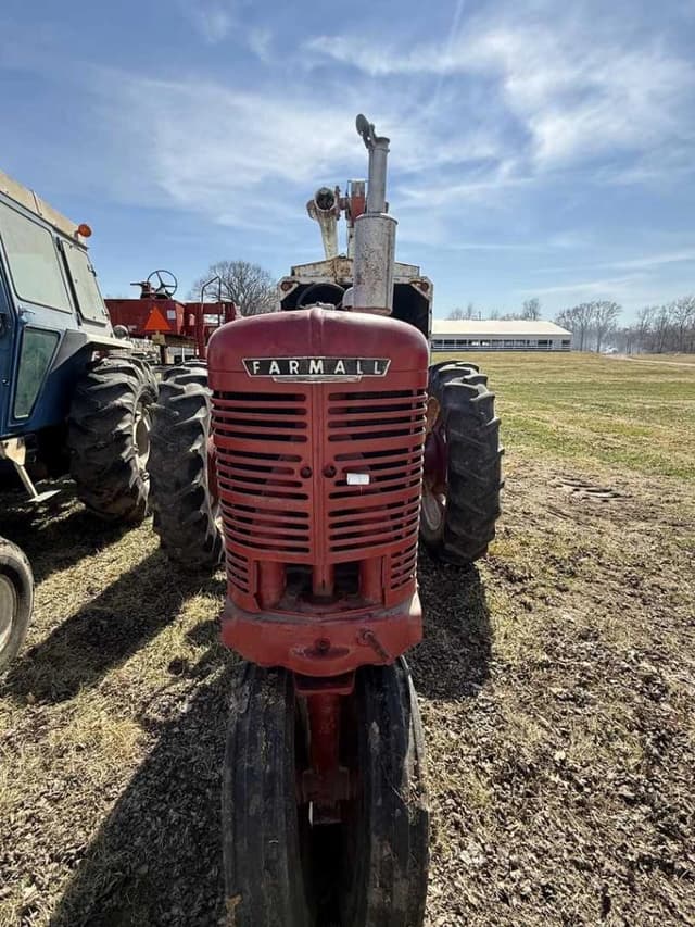 Image of Farmall M equipment image 1