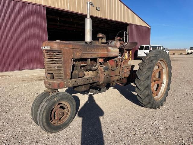 Image of Farmall M equipment image 2