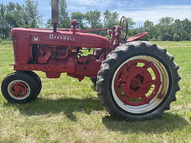 Image of Farmall M equipment image 1