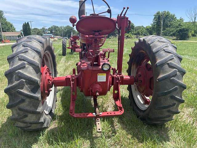 Image of Farmall M equipment image 2