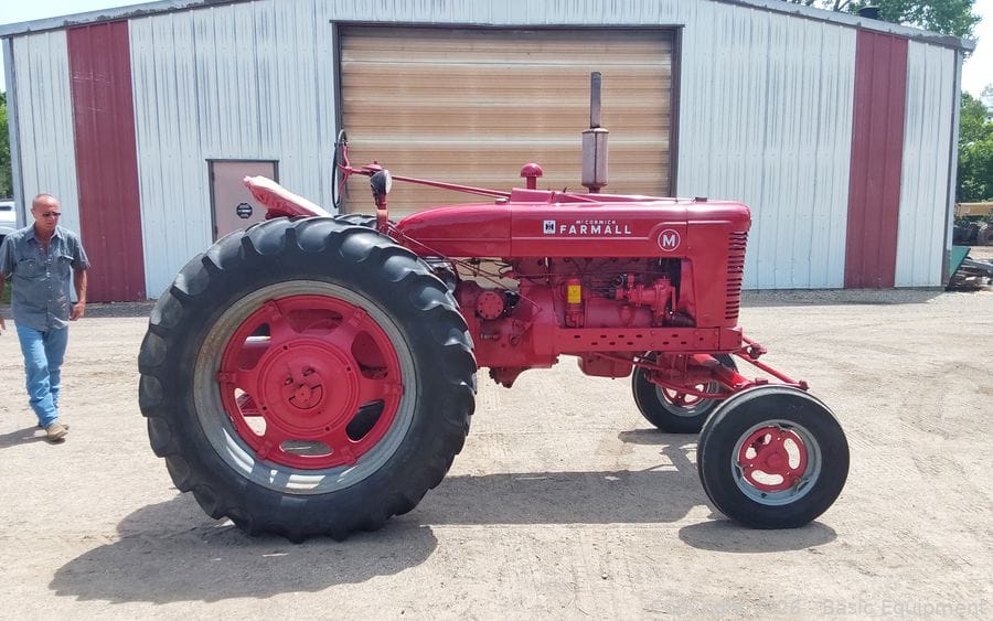 Farmall M Equipment Image0