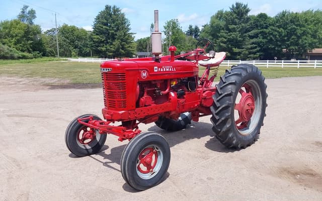 Image of Farmall M equipment image 3
