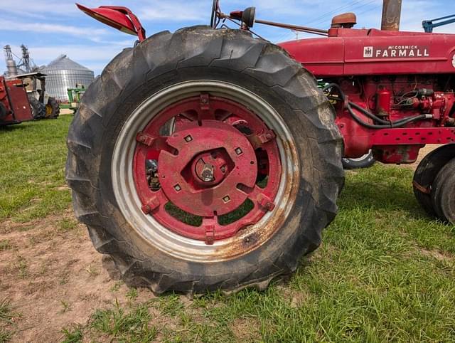 Image of Farmall M equipment image 2