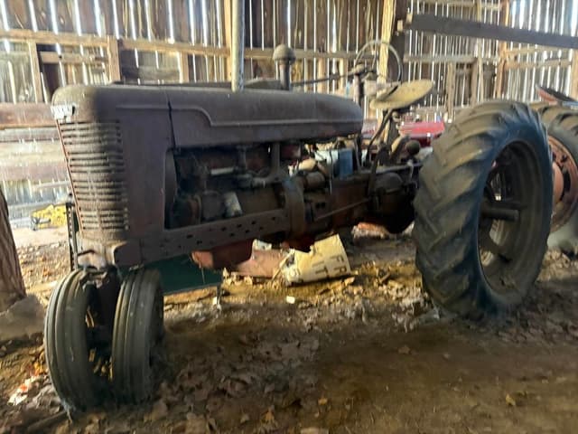 Image of Farmall M equipment image 1