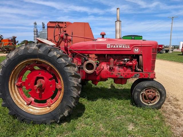 Image of Farmall M equipment image 2