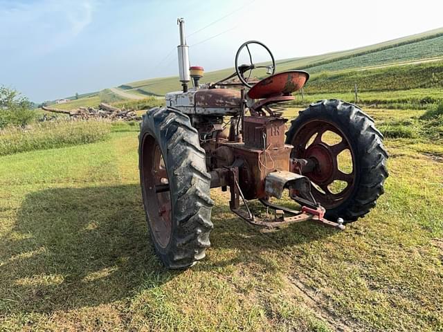Image of Farmall M equipment image 3