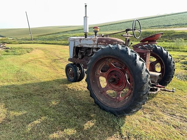 Image of Farmall M equipment image 2