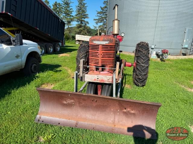 Image of Farmall M equipment image 1