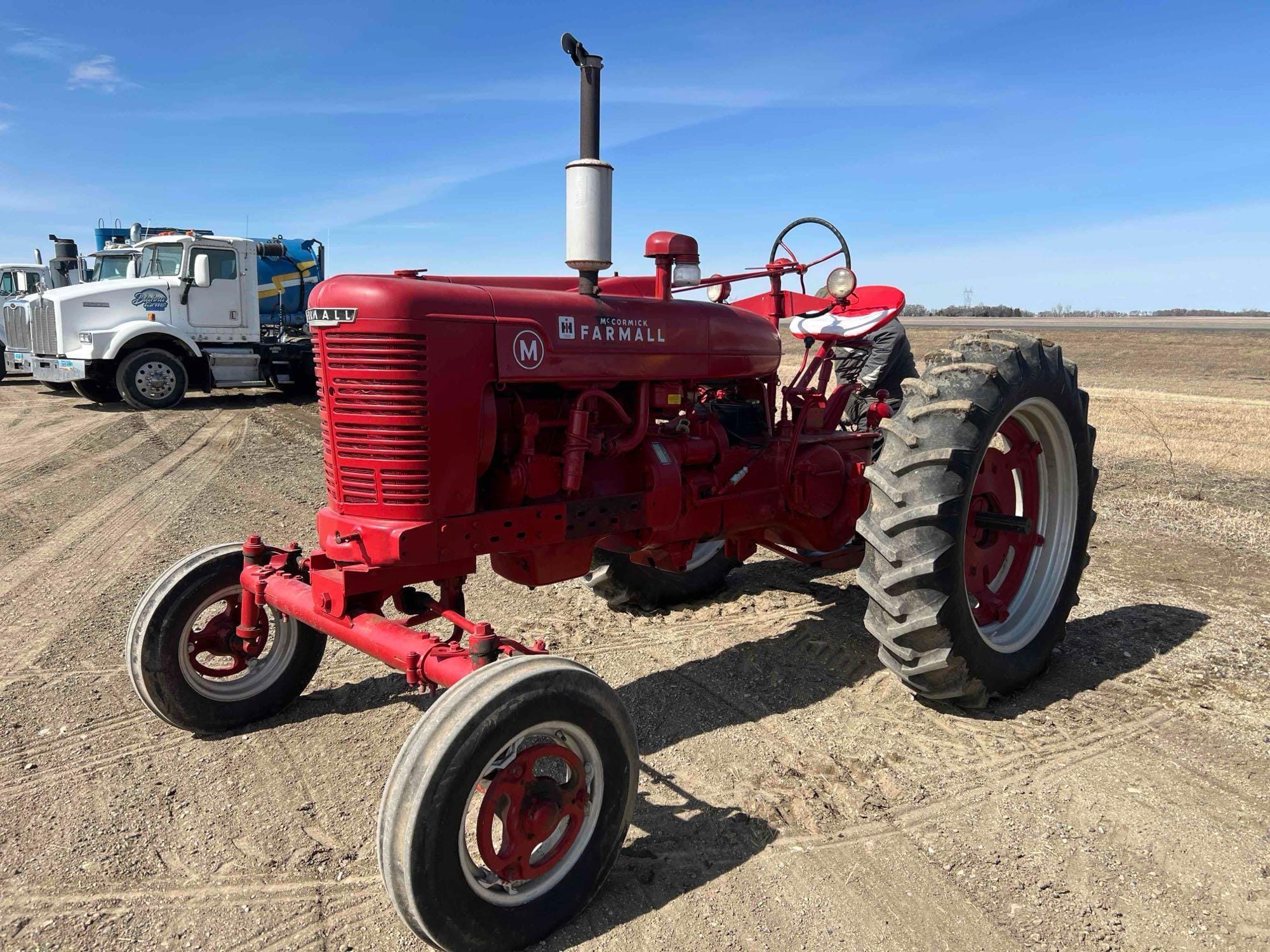 Farmall M Equipment Image0