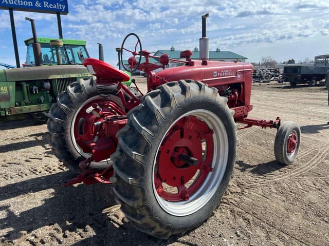 Image of Farmall M equipment image 4