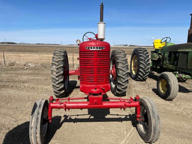 Image of Farmall M equipment image 1