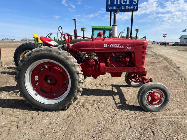 Image of Farmall M equipment image 3