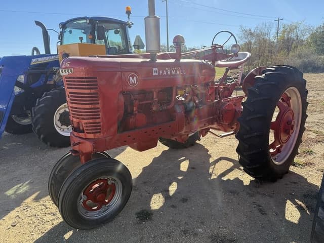 Image of Farmall M equipment image 2