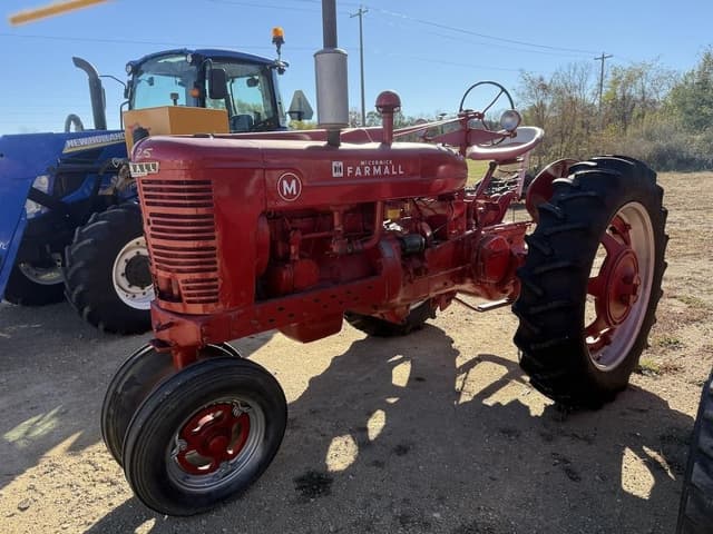 Image of Farmall M equipment image 1