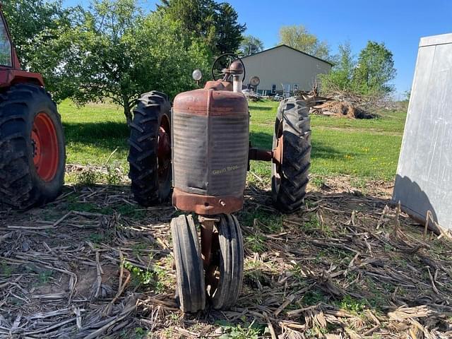 Image of Farmall M equipment image 1